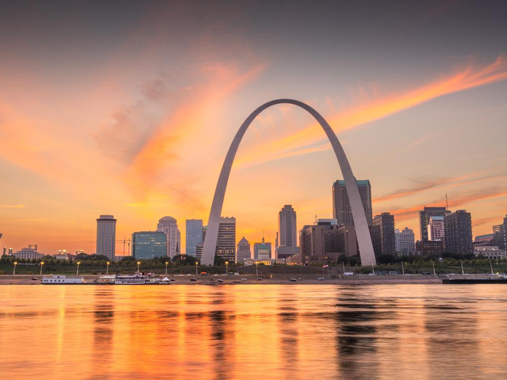 St. Louis, Missouri, USA downtown cityscape on the Mississippi River at dusk.