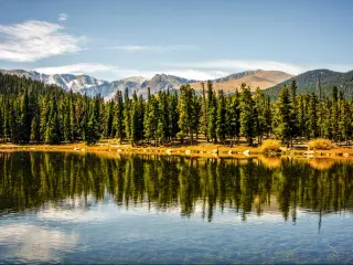 Sprague Lake at Rocky Mountain National Park, Colorado, USA