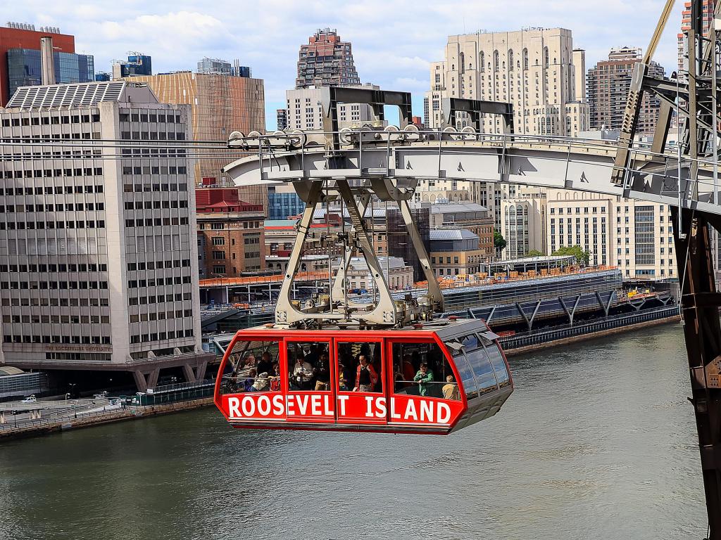 Roosevelt Island cable tram car that connects Roosevelt Island to Manhattan