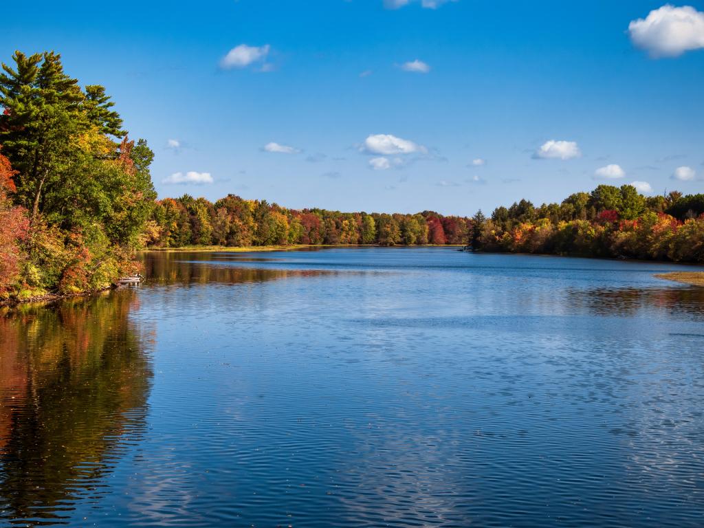 Mississippi River, surrounded by colourful leaved trees