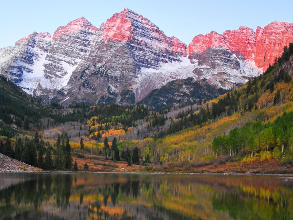 Dawn on Maroon Lake and the Maroon Bells, White River National Forest, Aspen, Colorado, USA