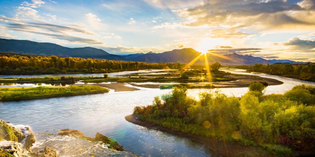 The sun rises over Snake River in Idaho's Swan Valley