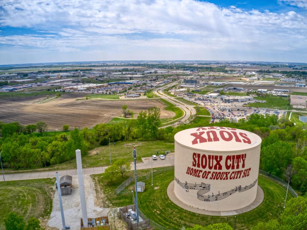 Tower with welcome to Sioux City painted on it on the Iowa, Nebraska, South Dakota Border