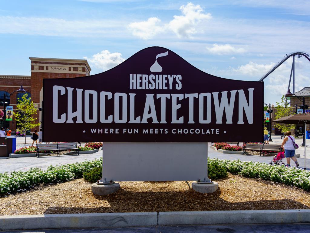 Hershey, PA, USA taken at The Hershey’s Chocolatetown sign located at the entrance of Hersheypark on a sunny day.