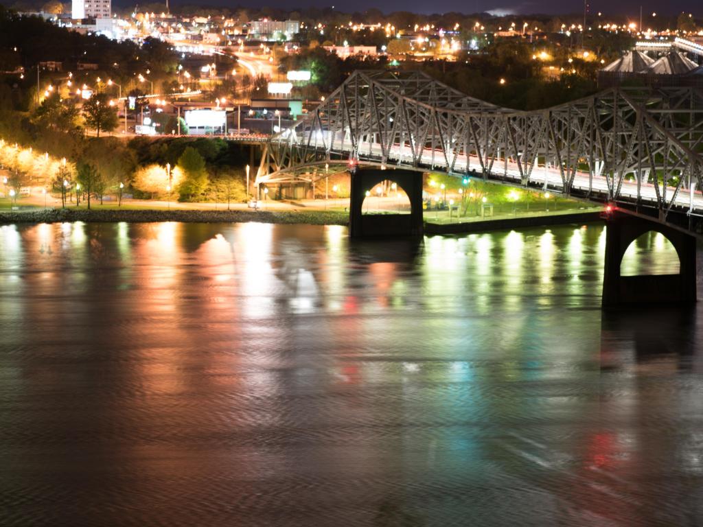 Muscle Shoals Alabama - Traffic leaving trails and showing the vibrancy of the town