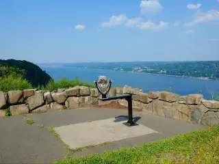 A scenic overlook at State Line Lookout in Palisades Interstate Park, New Jersey