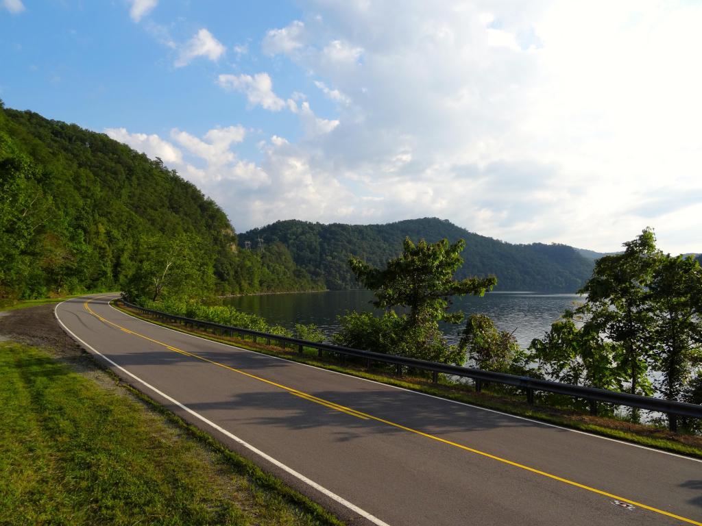 Road running past a lake through the majestic Great Smoky Mountains 