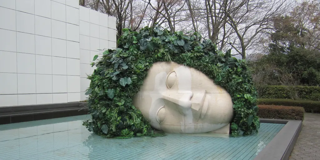 Face sculpture at Hakone Open-Air Museum, Japan 