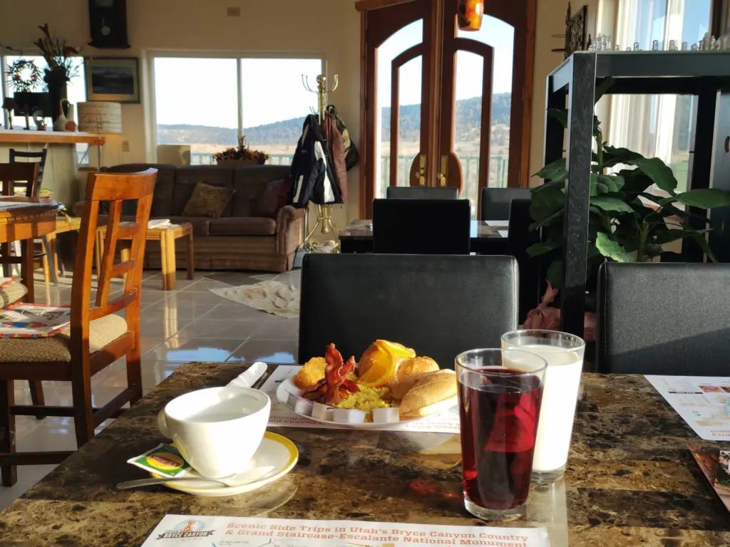 American breakfast being enjoyed in the dining room at Bryce Sunset Inn, Panguitch