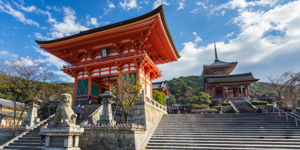 The gate into Kiyomizu-dera Temple, Kyoto 