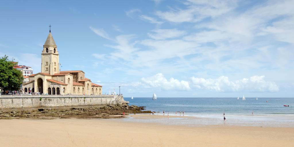 Looking out across San Lorenzo Beach in Gijon towards the peninsula of Santa Catalina