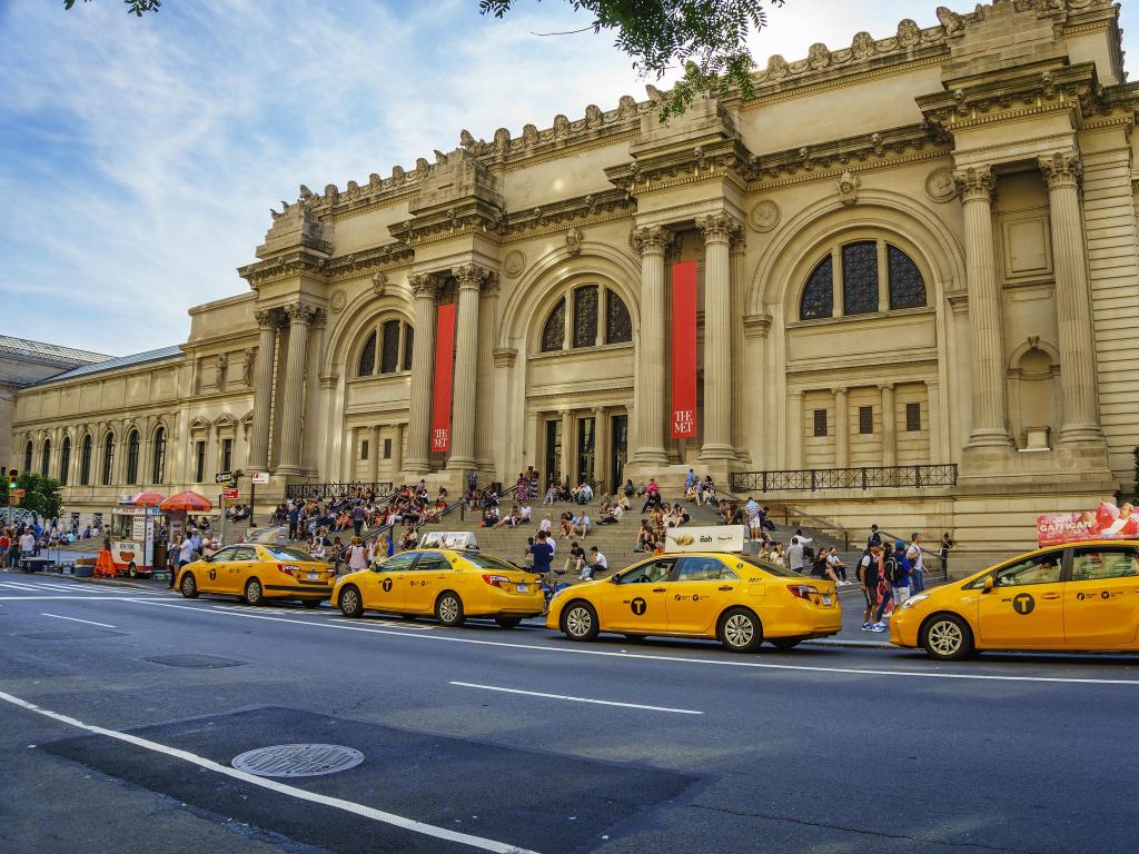 Metropolitan Museum of Art in New York City with taxis parked in front of it