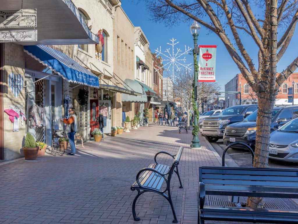 A beautiful view of the stores by a sidewalk captured in McKinney, Texas, United States