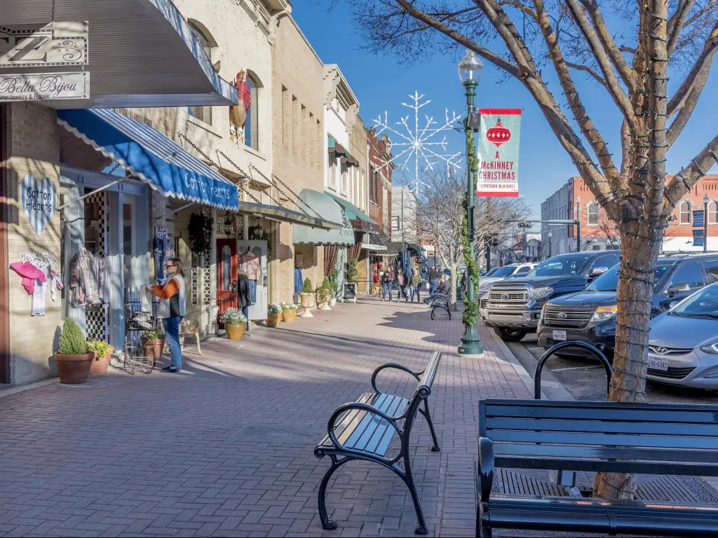 A beautiful view of the stores by a sidewalk captured in McKinney, Texas, United States