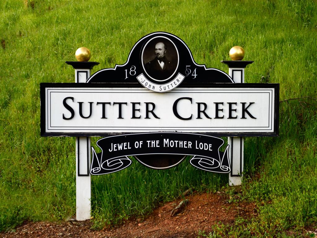 Sign welcoming tourists into the historic town of Sutter Creek, California. Located along scenic Highway 49, in the gold country of Northern California