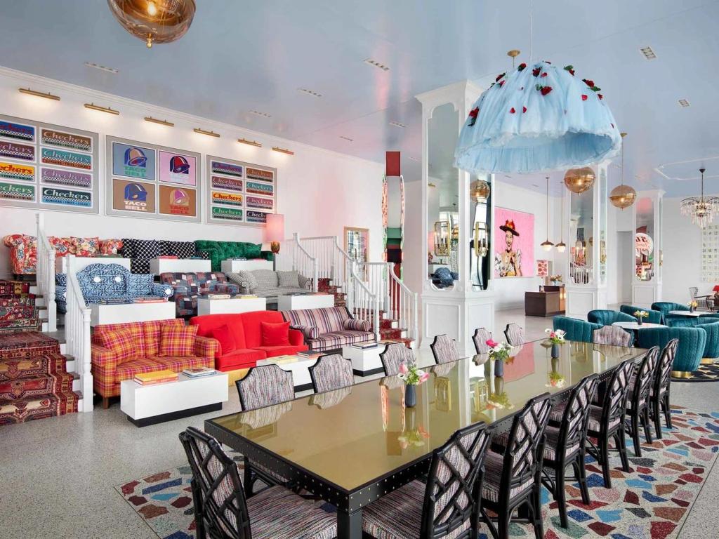 Bright and quirky retro dining room and lounge at Graduate, Nashville