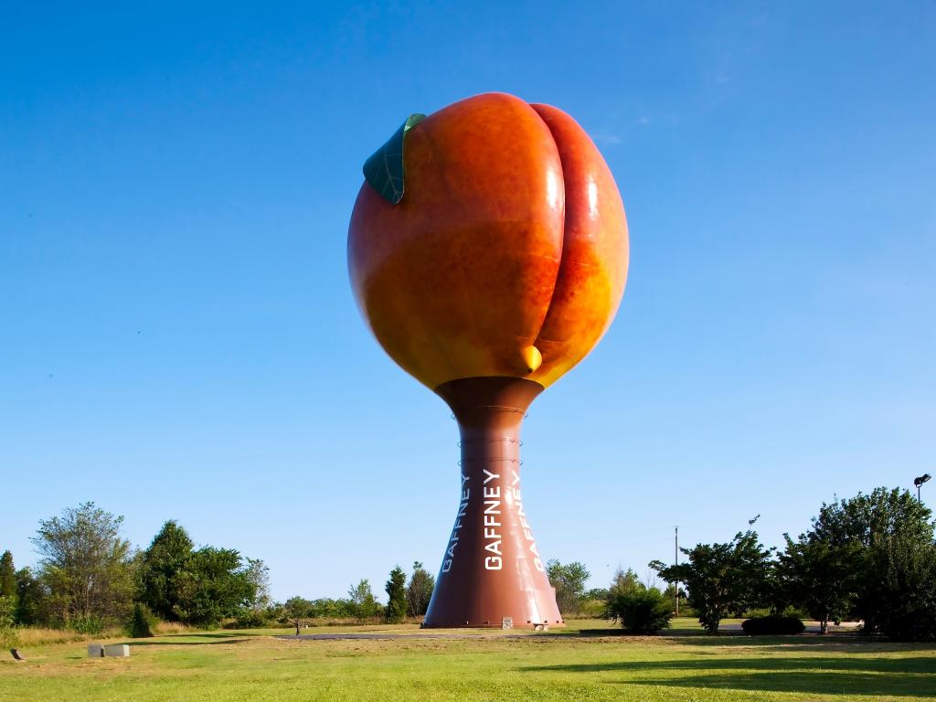 Peachoid water tank, Gaffney, South Carolina. Capacity 1,000,000 gallons.