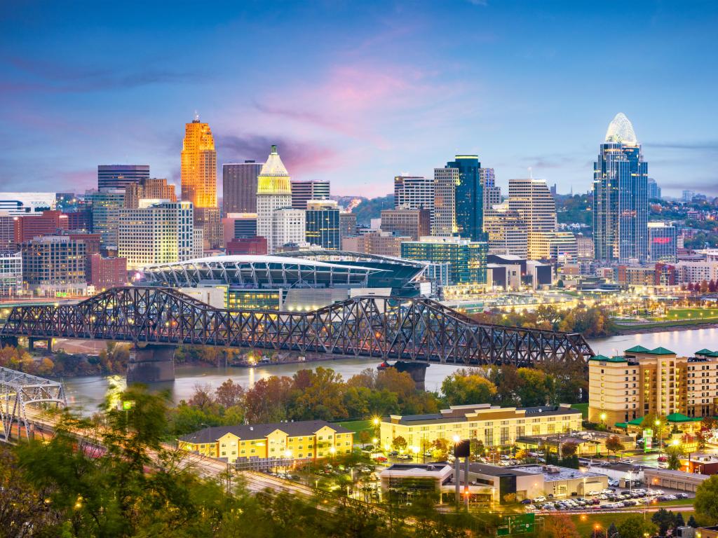 Cincinnati, Ohio, USA skyline on the river at dusk.