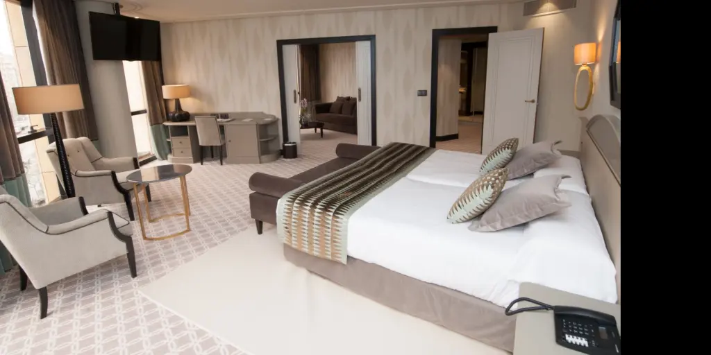 Spacious suite in the Hotel Bahia Santander