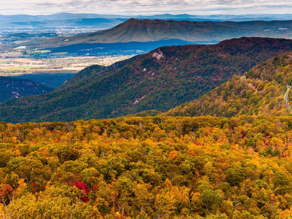 Autumn view of the Appalachians from Loft Mountain, Shenandoah National Park, Virginia.