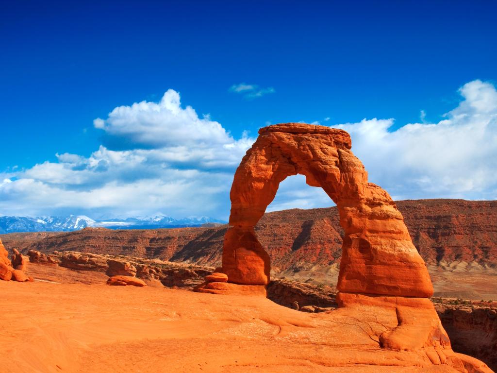 Famous Delicate Arch in Arches National Park on a sunny day