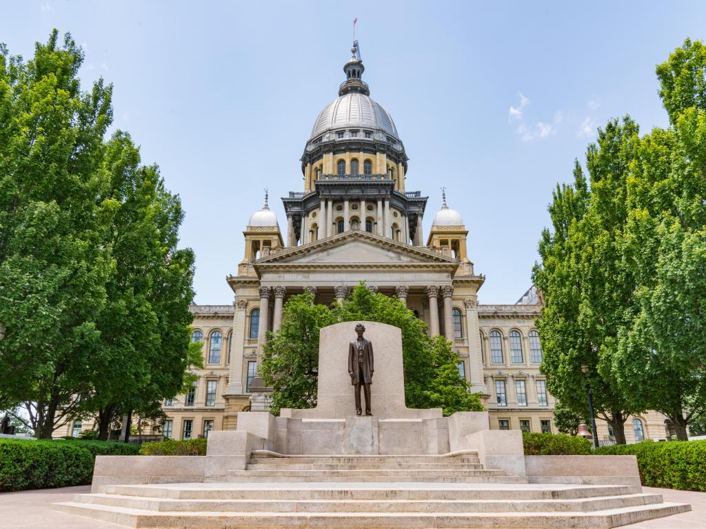 Abraham Lincoln statue in front of the Illinois State Capital Building in Springfield, Illinois