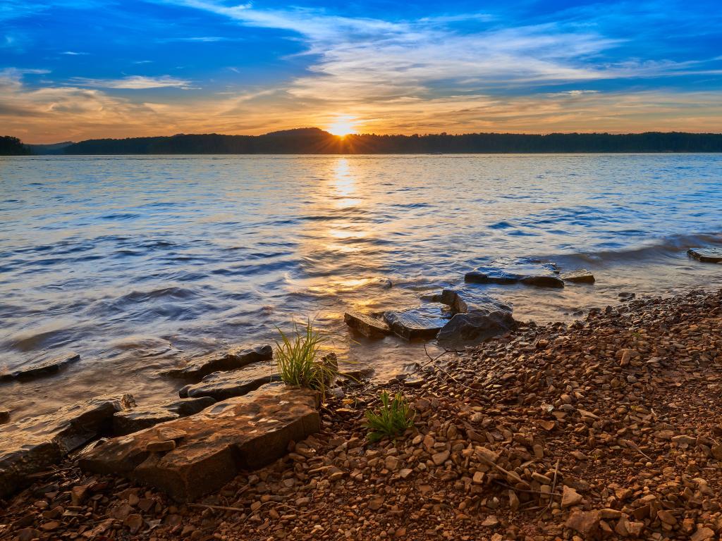 Sun setting on a wavy Kentucky Lake.