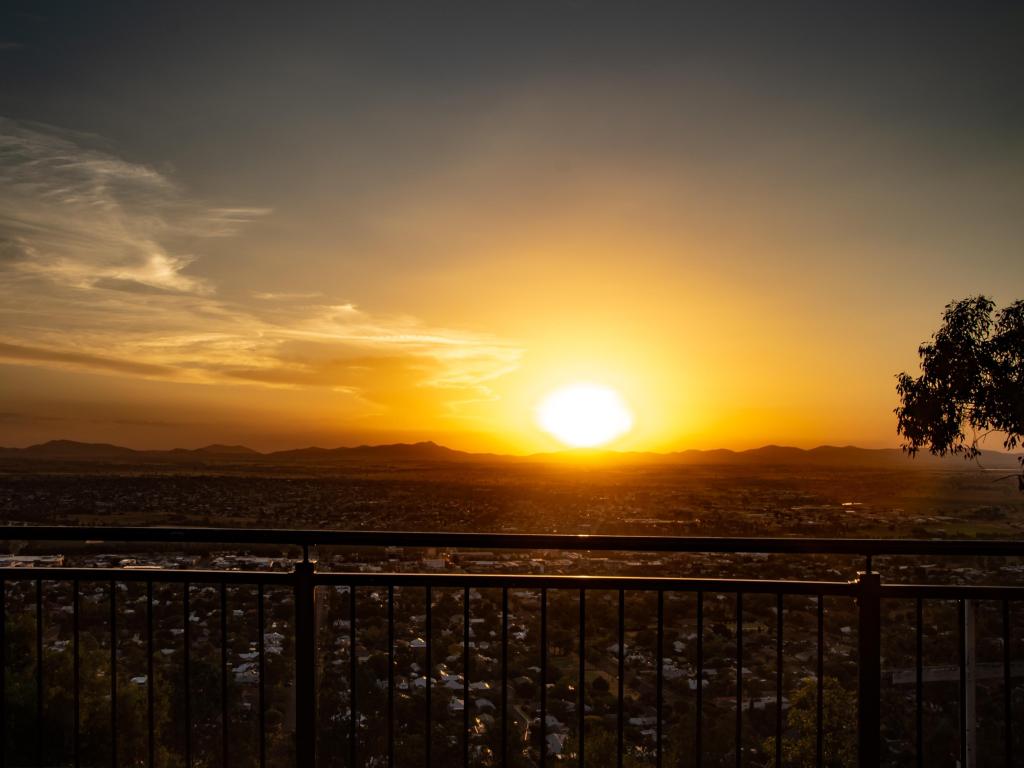 Sunset over Tamworth from the lookout