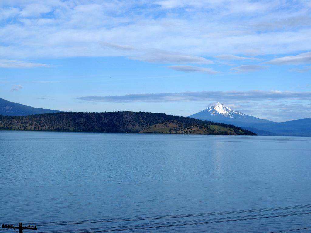 Wide view of the shallow freshwater Upper Klamath Lake east of Cascade Range in south-central Oregon, USA