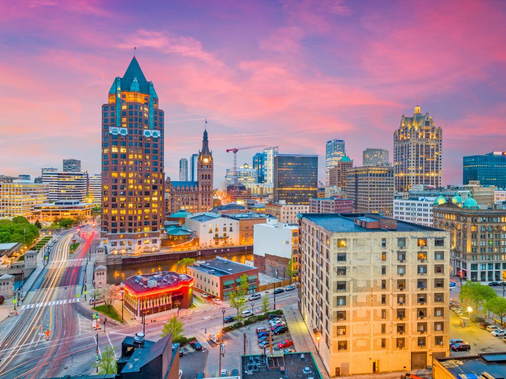 Milwaukee, Wisconsin, USA downtown skyline at dusk.