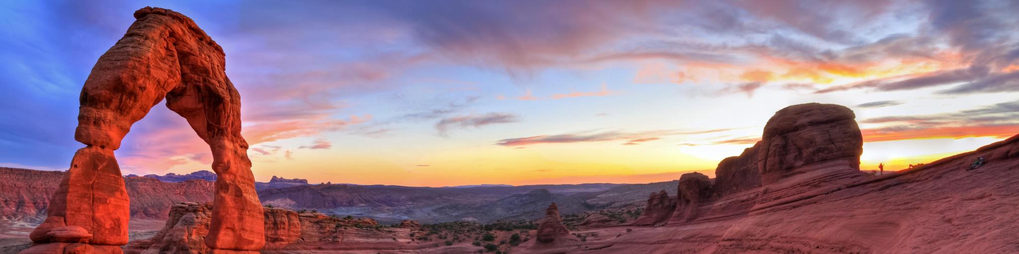 Panoramic view of the red rocks of Delicate Arch in Arches National Park in Moab, Utah