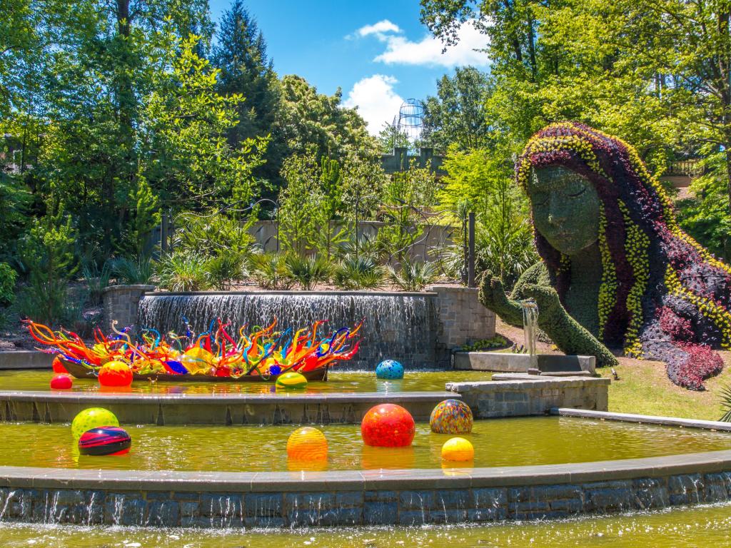 Glass exhibition of Chihuly in the garden, installation in the pond in front of the Earth Goddess