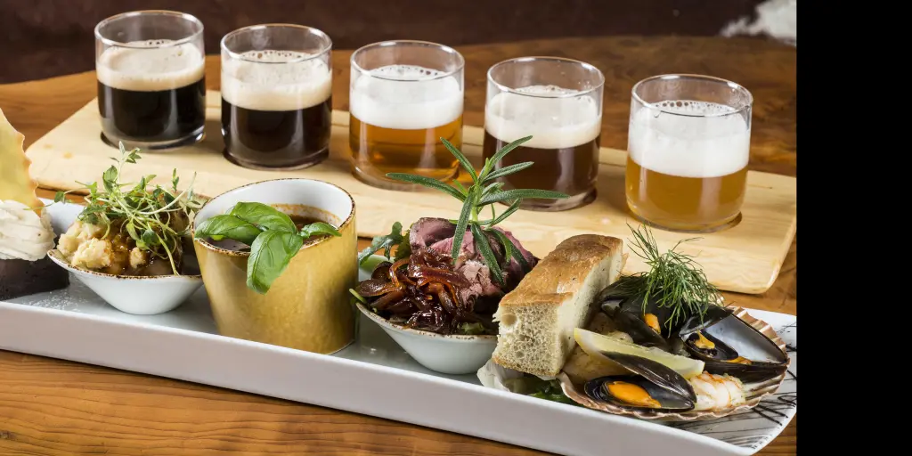 Glasses of beer paired with a variety of meat and vegetarian dishes at Ægir BrewPub