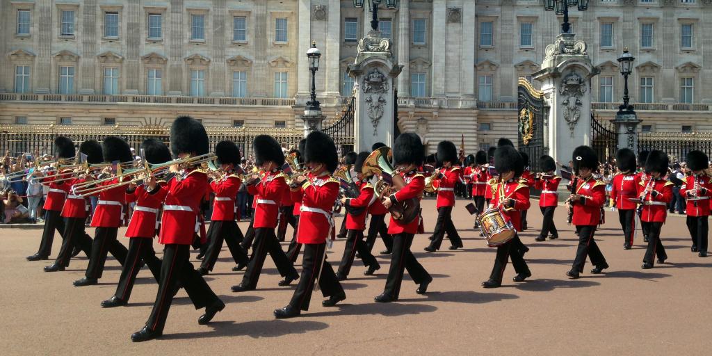 Soldiers playing musical instruments and marching at the changing of the guards ceremoney, London 