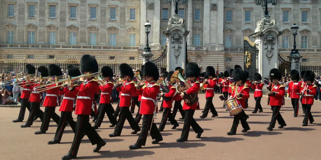 Soldiers playing musical instruments and marching at the changing of the guards ceremoney, London 