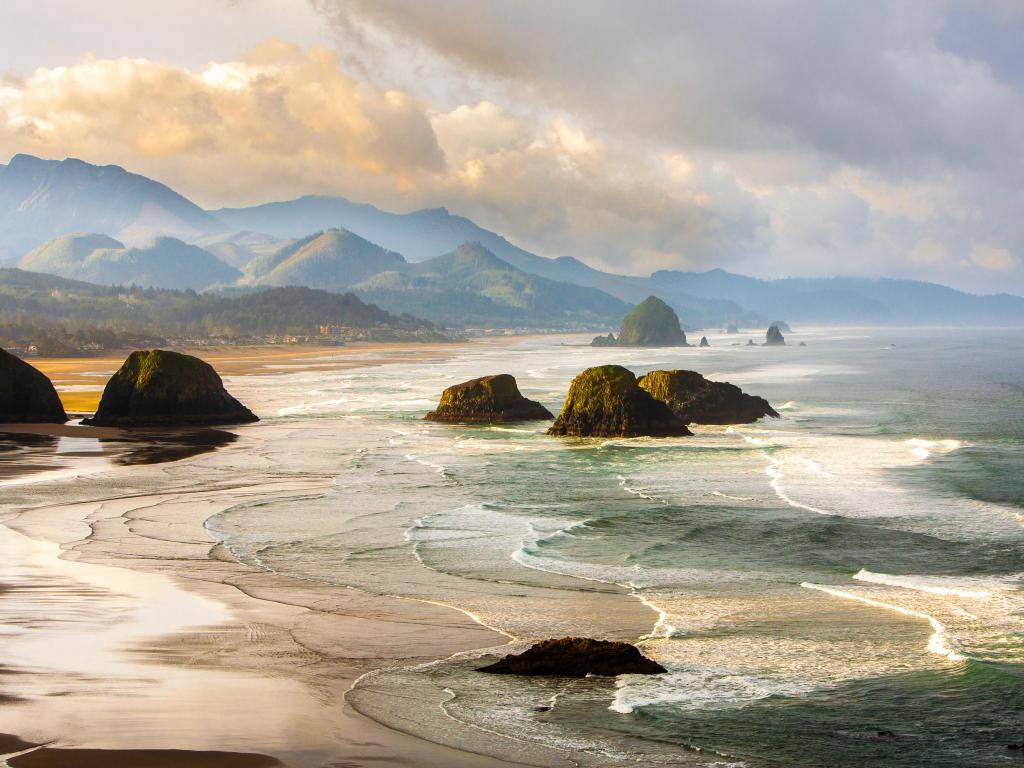 View from Ecola State Park looking south toward Canon Beach and haystack Rock, Oregon coast, beach, mountains, ocean
